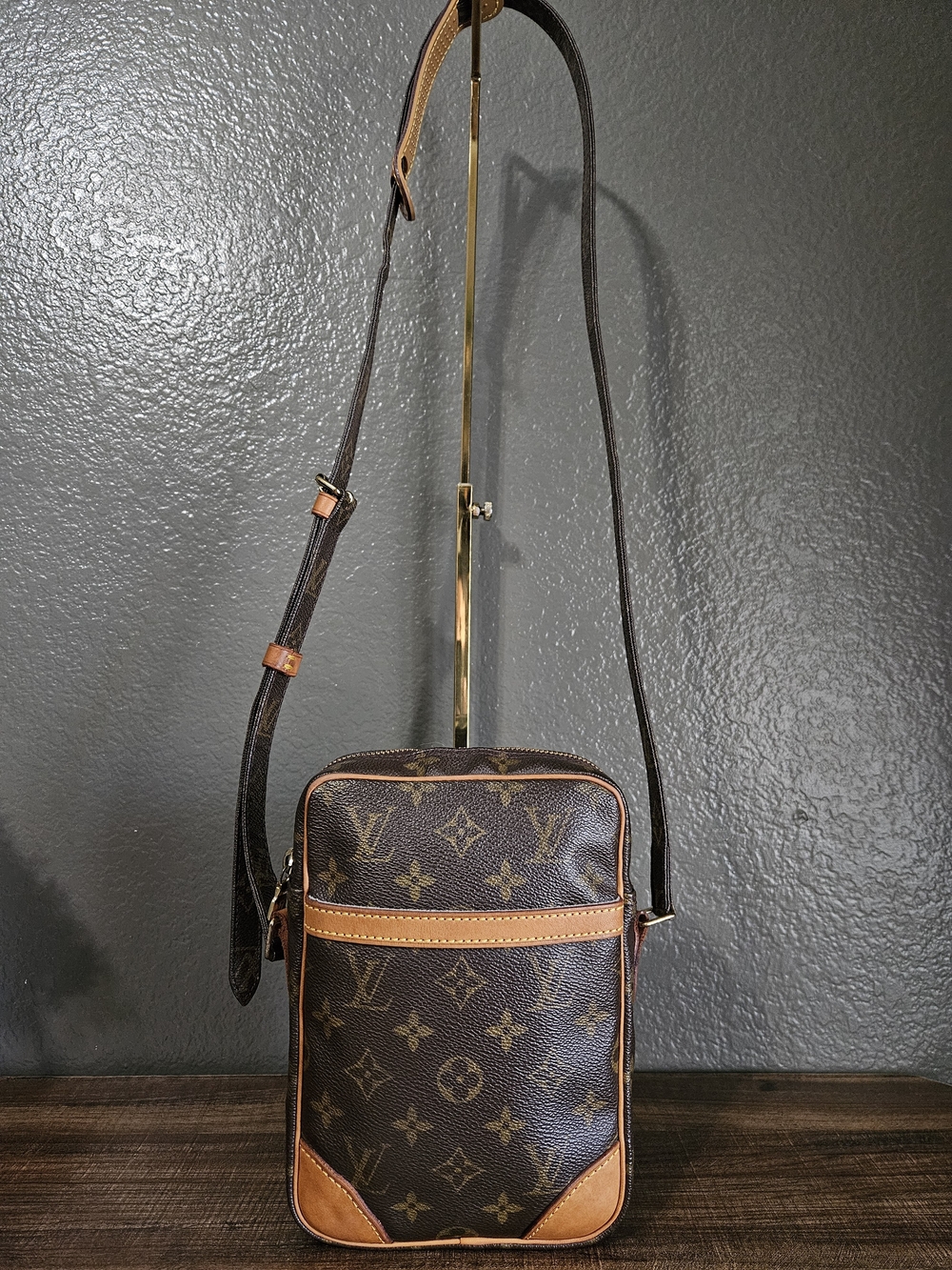 Authentic Louis Vuitton Vintage Danube PM Monogram Canvas - Picture 2 of 16